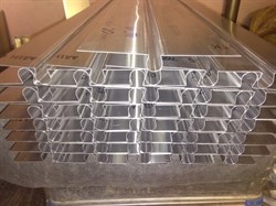 Алюминиевая теплораспределительная пластина для трубы 16 мм шаг 150 мм - фото 14236